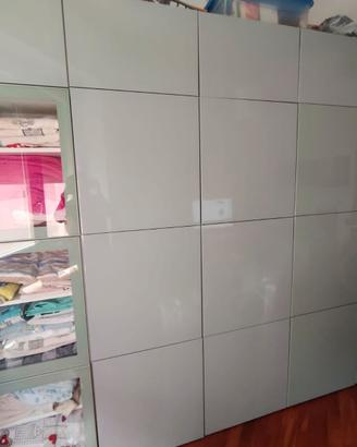 LIBRERIA CON ANTE APRIBILI LACCATE E SCAFFALATURA