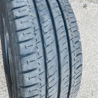 2 pneumatici Michelin Agilis 225/70/15 C