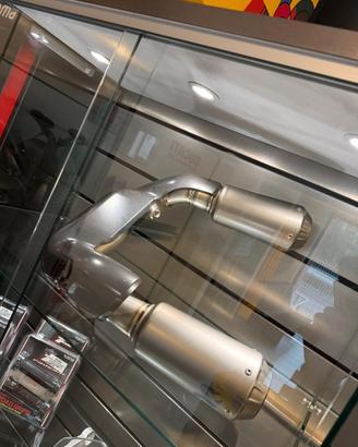 Gruppo di scarico completo in titanio Akrapovic Du