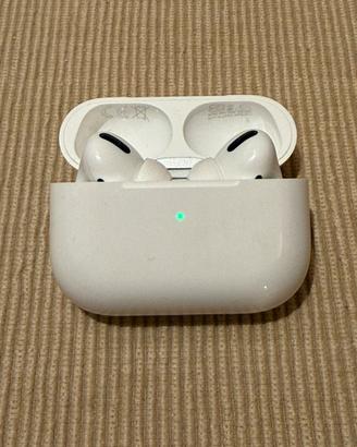 AirPods Pro con custodia di ricarica wireless