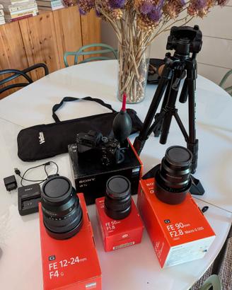 Sony A7 III + 3 Obiettivi e Accessori - COME NUOVA