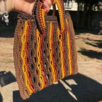 Borsa a mano marrone gialla arancione a rete uncin