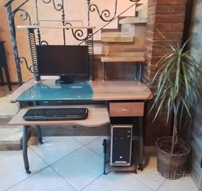 scrivania,PC, stampante,ecc