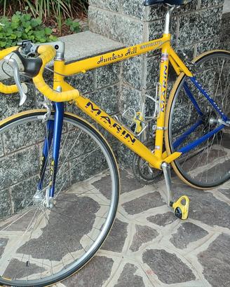 Bicicletta da corsa in alluminio.