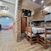 Indipendente bilivelli con terrazza e garage