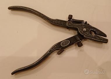 Pinza antica per impostare denti seghetto