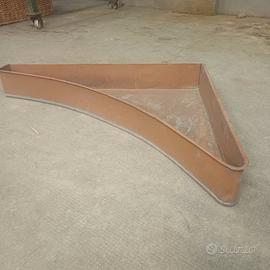 Fioriera angolare in rame