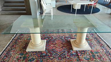 Tavolo con colonne marmo e legno marmorizzato