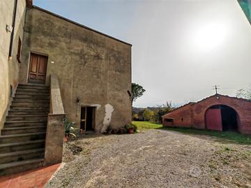 Casa con terreno da ristrutturare