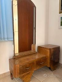 Toiletta con specchiera