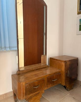 Toiletta con specchiera