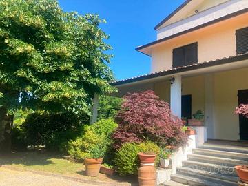 Villa di 246 m² con più di 5 locali e box auto dop