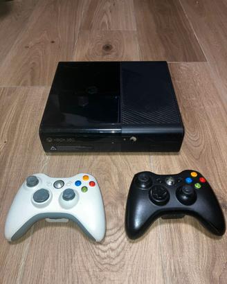 XBOX 360E - 50 giochi e skylanders