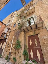 Casa indipendente di 140 m² con 4 locali e box aut
