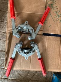 Coppia attrezzi pet tappi corona