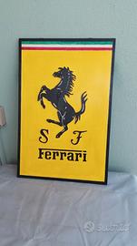 Gadgets in legno Ferrari 