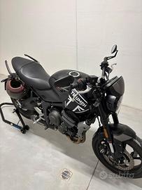 Triumph Trident 660 + scarico miv delta race