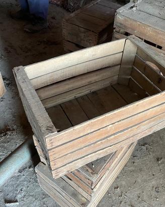 Vecchie cassette in legno delle mele