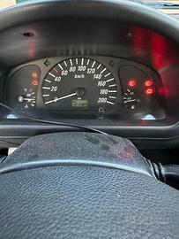 Agila 1200 benzina anno 2003