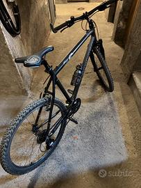 Mountain Bike Rockrider ST100 con Extra