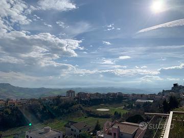 Attico vista mare e Appennini con garage - Marche