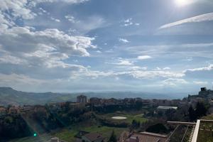 Attico vista mare e Appennini con garage - Marche