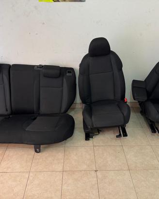 Sedili/tappezzeria/interni Alfa Giulietta