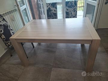 tavolo allungabile (max 220cm)
