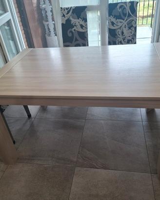 tavolo allungabile (max 220cm)