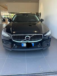 Volvo v60 cross country B4 2.0  pro line