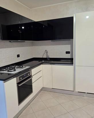 Cucina ad angolo laccata