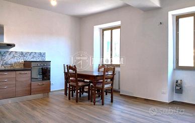 BILOCALE SU DUE LIVELLI RISTRUTTURATO - ZONA CENTR