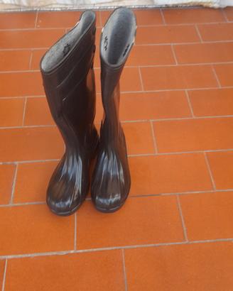 stivali di gomma numero 37