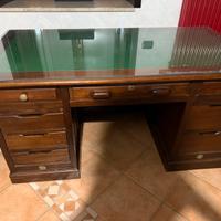 Scrivania Vintage con cassetti