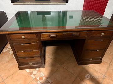 Scrivania Vintage con cassetti