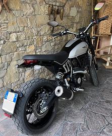 Ducati Srambler 800 Icon Dark, Quick Shift
