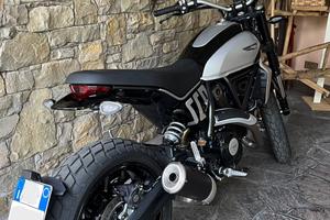Ducati Srambler 800 Icon Dark, Quick Shift
