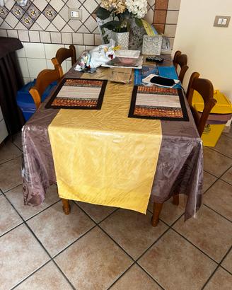 TAVOLO IN LEGNO + 4 SEDIE