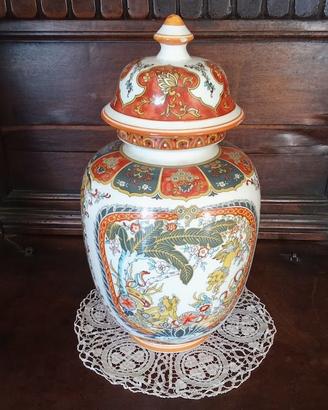 Vaso decorativo orientale in porcellana