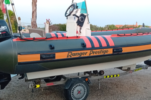 Gommone trimarano