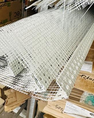 Paraspigoli in PVC con rete in fibra di vetro