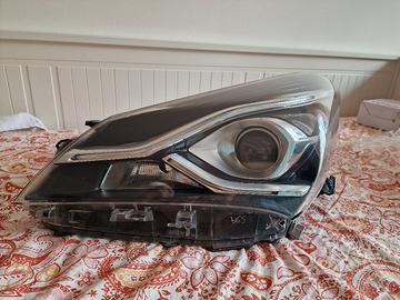 Faro anteriore sinistro TOYOTA YARIS 1.5 hybrid 