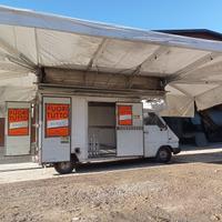Camion per mercato con tenda per ambulante