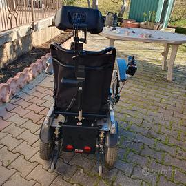 Carrozzina elettrica per disabili/anziani