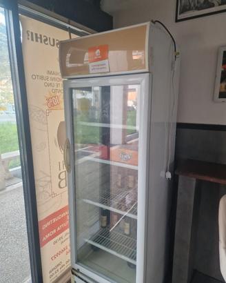 Frigoriferi e attrezzatura locale