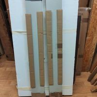 Mensole in legno laminato.