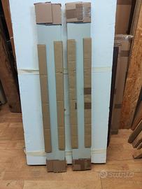 Mensole in legno laminato.