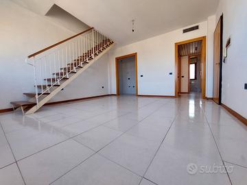 Grande biilocale ultimo piano +mansarda 25 mq