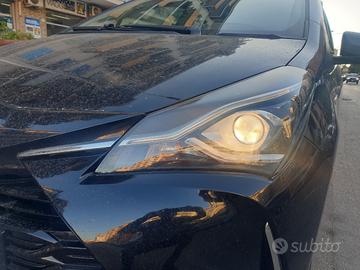 Faro  ORIGINALE TOYOTA YARIS HYBRID 