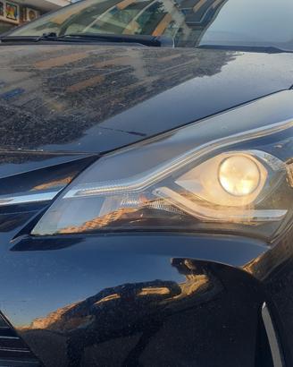 Faro  ORIGINALE TOYOTA YARIS HYBRID 